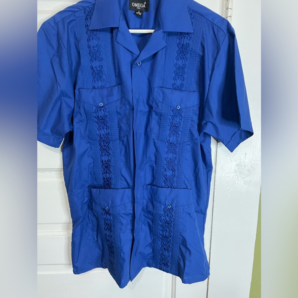 Men’s short sleeve button down. Bundle $10 items at 2/$10